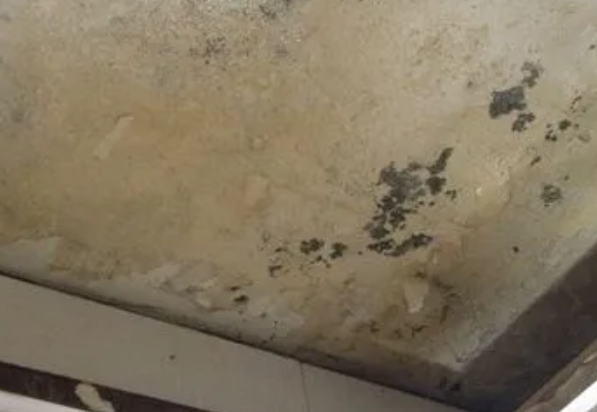 滦平阳台漏水维修公司分享下滦平卫生间渗水维修需要注意哪些问题。
